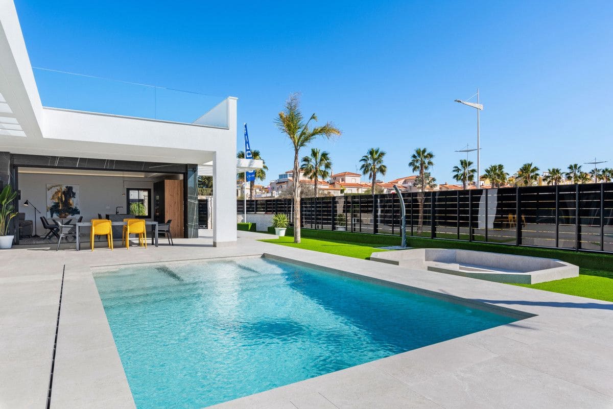 3 slaapkamer Villa te koop in Algorfa met zwembad - € 670.000 (Ref: 9992322)