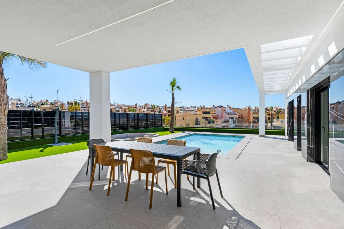 3 slaapkamer Villa te koop in Algorfa met zwembad - € 670.000 (Ref: 9992322)