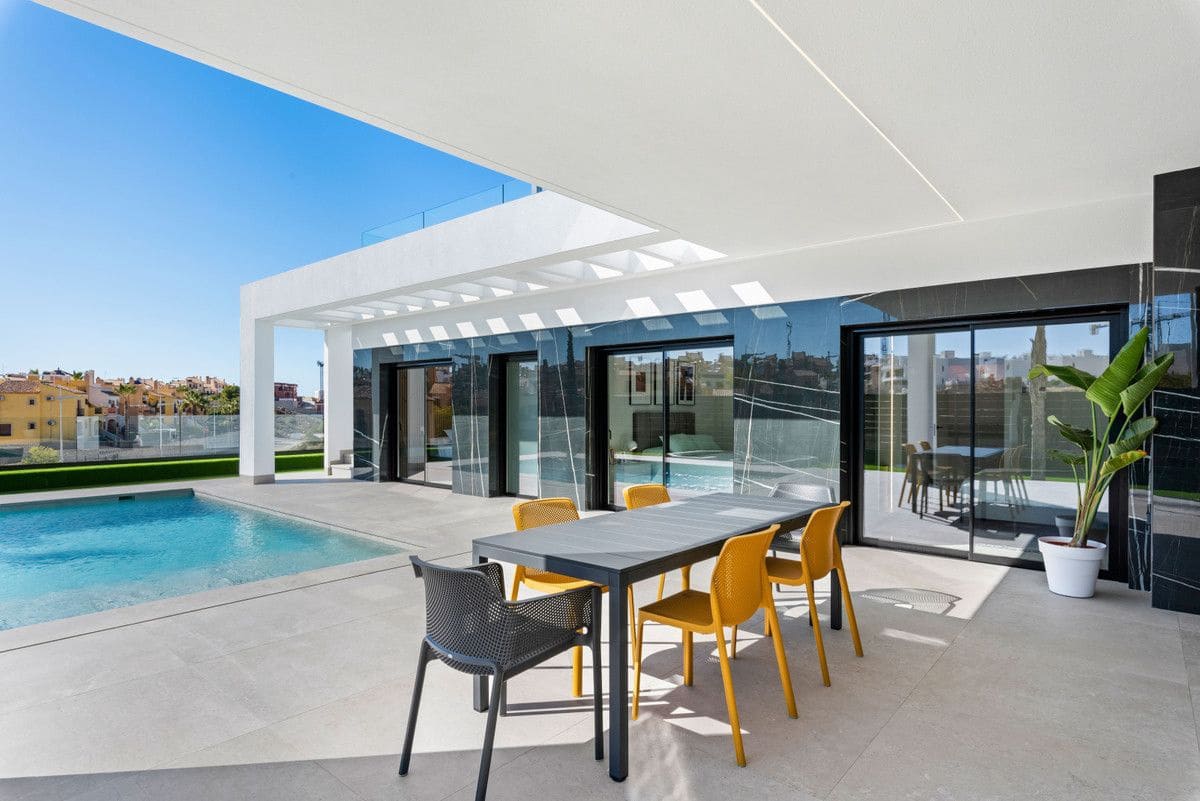 3 slaapkamer Villa te koop in Algorfa met zwembad - € 670.000 (Ref: 9992322)