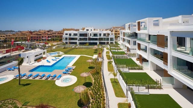 Apartamento de 2 habitaciones en Cancelada, Estepona en venta con piscina - 540.000 € (Ref: 9992340)