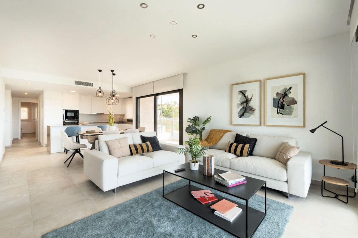 3 soveværelse Lejlighed til salg i New Golden Mile med swimmingpool - € 639.000 (Ref: 9992350)