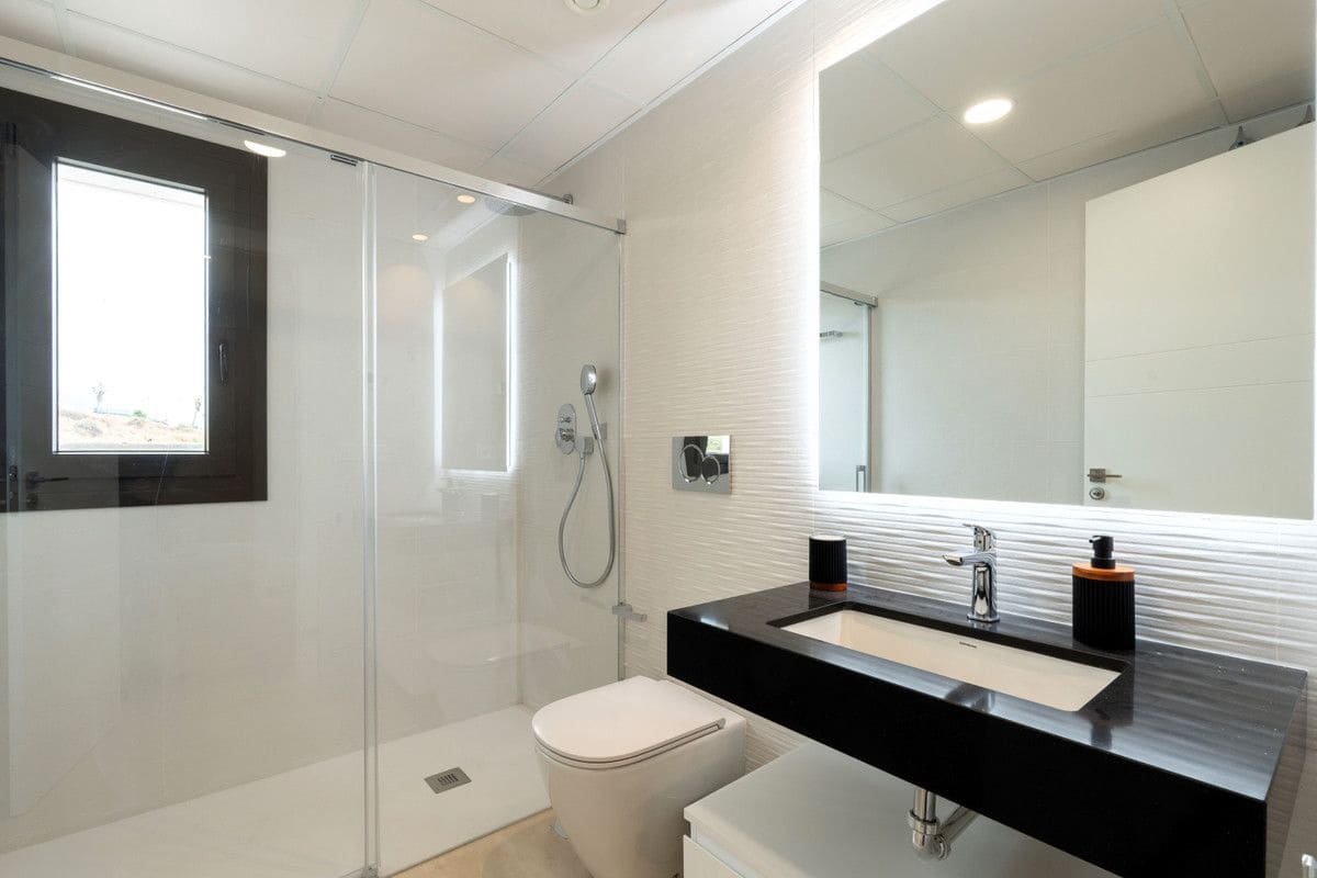 3 soveværelse Lejlighed til salg i New Golden Mile med swimmingpool - € 639.000 (Ref: 9992350)
