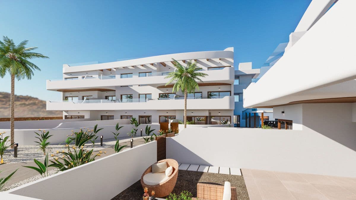 2 soveværelse Lejlighed til salg i Los Alcazares med swimmingpool - € 279.900 (Ref: 9992361)