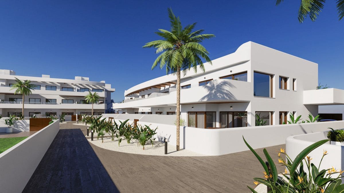 2 soveværelse Lejlighed til salg i Los Alcazares med swimmingpool - € 279.900 (Ref: 9992361)