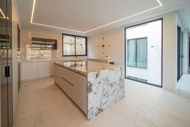 6 soveværelse Villa til salg i El Paraiso, Estepona med swimmingpool - € 6.800.000 (Ref: 9992420)