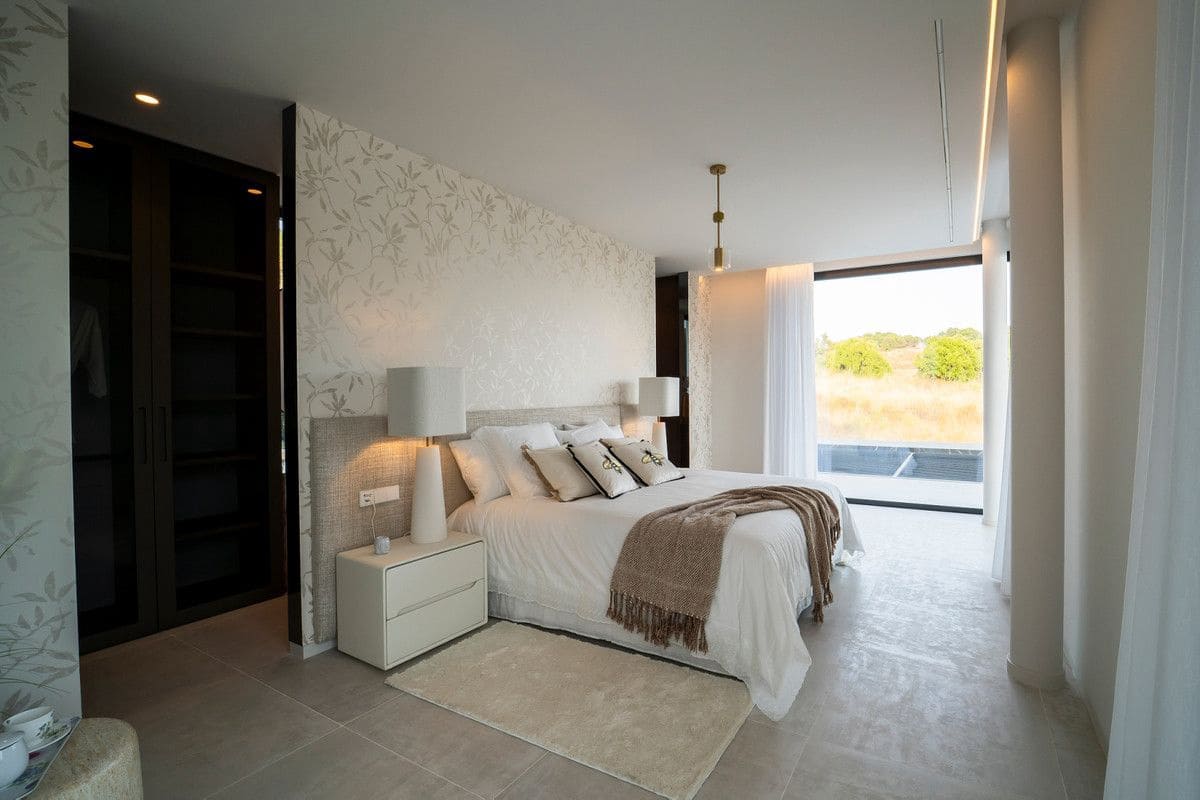 6 soveværelse Villa til salg i El Paraiso med swimmingpool - € 6.800.000 (Ref: 9992420)
