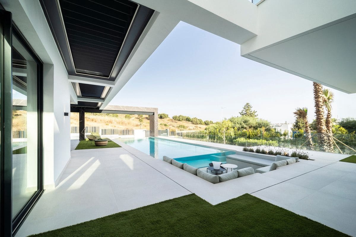 6 soveværelse Villa til salg i El Paraiso med swimmingpool - € 6.800.000 (Ref: 9992420)