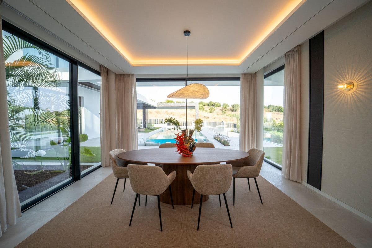 6 soveværelse Villa til salg i El Paraiso med swimmingpool - € 6.800.000 (Ref: 9992420)