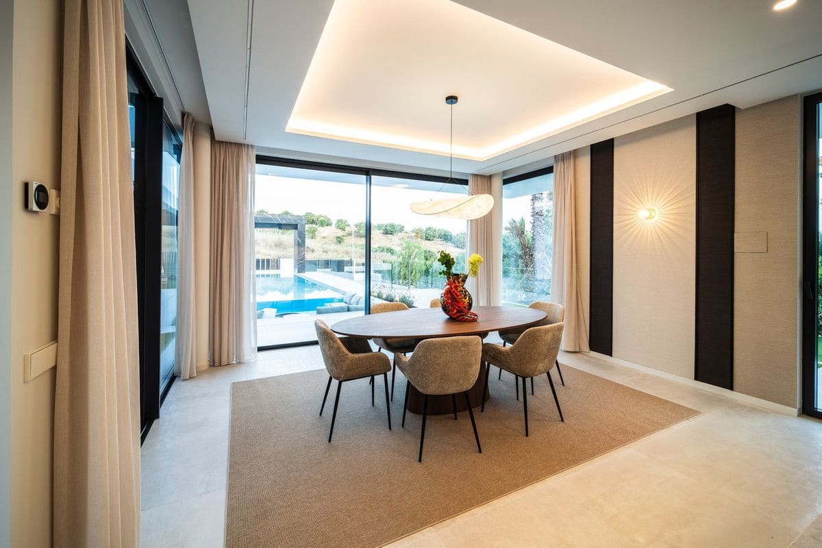 6 soveværelse Villa til salg i El Paraiso med swimmingpool - € 6.800.000 (Ref: 9992420)