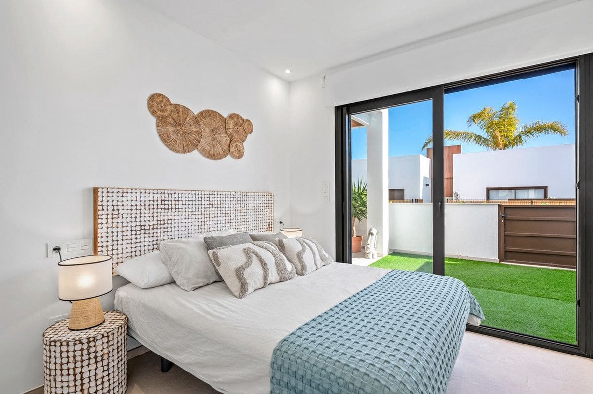 3 quarto Apartamento para venda em Los Alcazares com piscina - 455 000 € (Ref: 9992438)