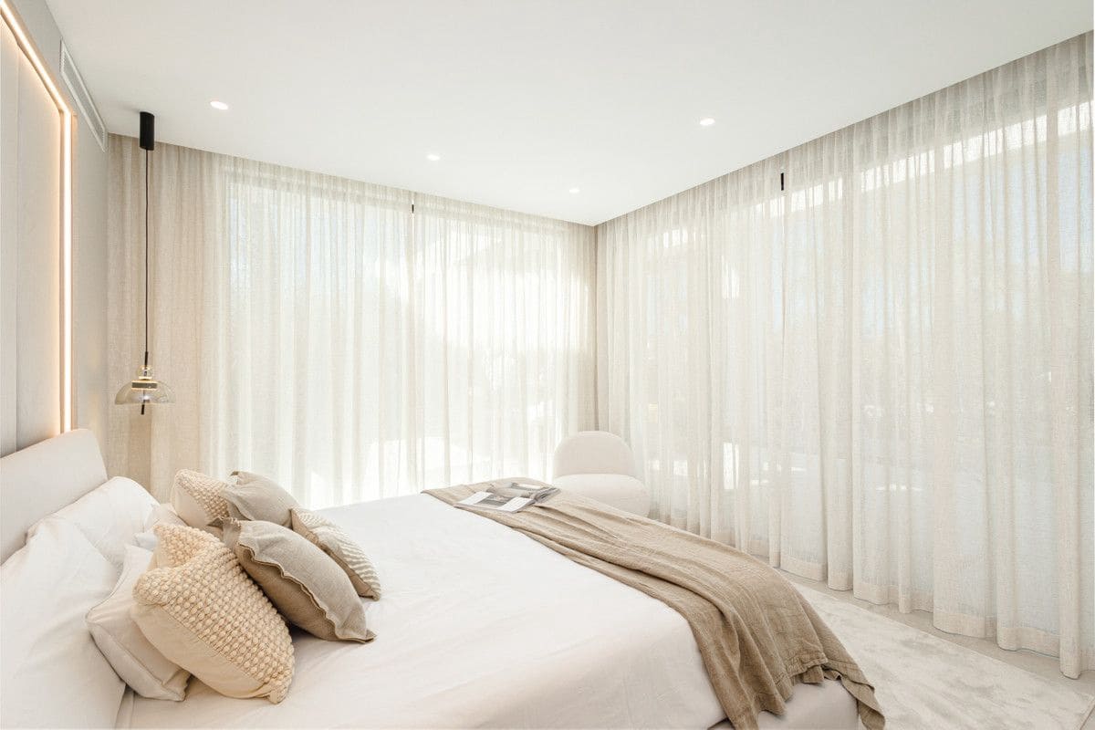 Chalet de 4 habitaciones en Nueva Andalucia en venta con piscina - 3.990.000 € (Ref: 9992481)