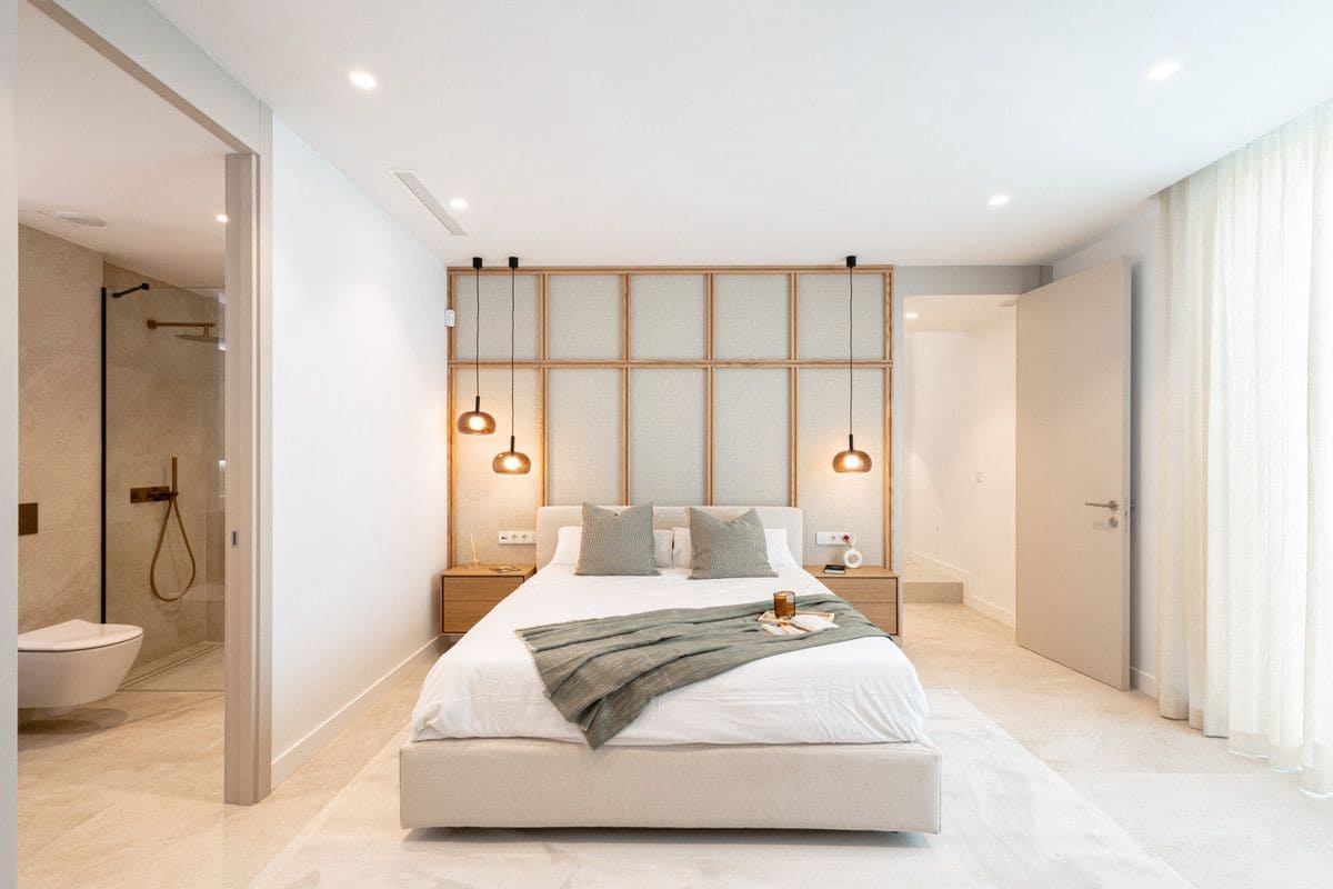 Chalet de 4 habitaciones en Nueva Andalucia en venta con piscina - 3.990.000 € (Ref: 9992481)