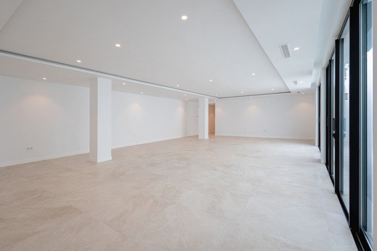 Chalet de 4 habitaciones en Nueva Andalucia en venta con piscina - 3.990.000 € (Ref: 9992481)