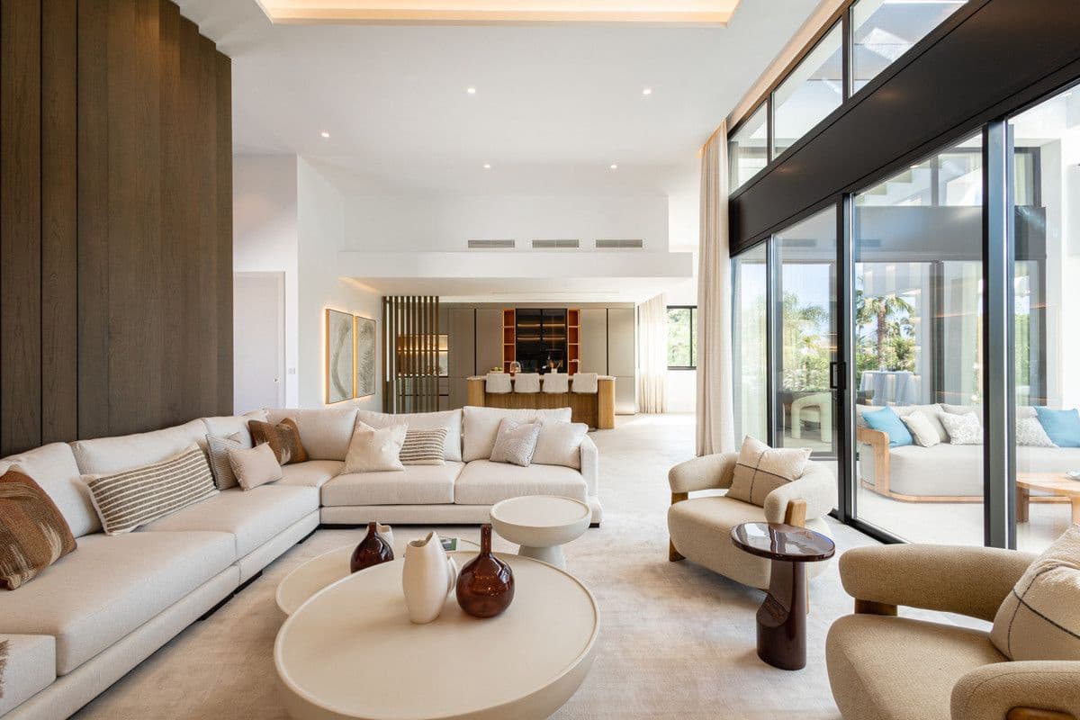 Chalet de 4 habitaciones en Nueva Andalucia en venta con piscina - 3.990.000 € (Ref: 9992481)