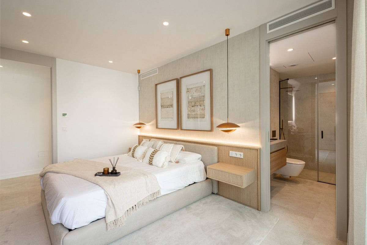 Chalet de 4 habitaciones en Nueva Andalucia en venta con piscina - 3.990.000 € (Ref: 9992481)