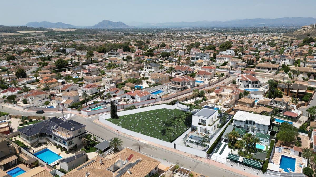 Chalet de 3 habitaciones en Rojales en venta con piscina - 1.215.000 € (Ref: 9992484)