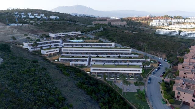 3 soveværelse Villa til salg i Torreguadiaro, San Roque med swimmingpool - € 410.000 (Ref: 9992491)