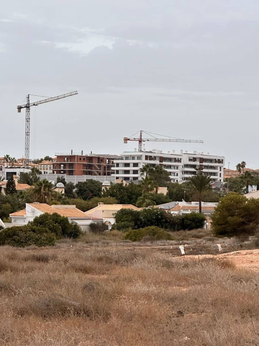 2 slaapkamer Appartement te koop in La Zenia met zwembad - € 325.000 (Ref: 9992521)