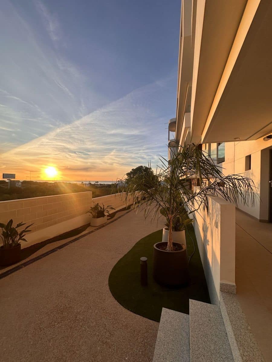 3 slaapkamer Appartement te koop in La Zenia met zwembad - € 395.000 (Ref: 9992522)
