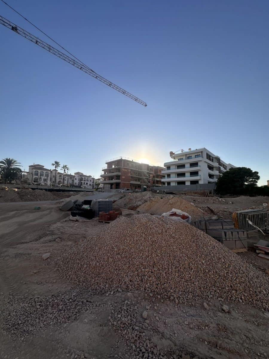 3 slaapkamer Appartement te koop in La Zenia met zwembad - € 395.000 (Ref: 9992522)