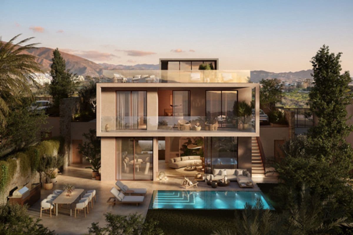 Chalet de 3 habitaciones en Estepona en venta con piscina - 1.620.000 € (Ref: 9992537)