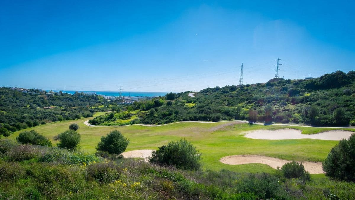 Chalet de 3 habitaciones en Estepona en venta con piscina - 1.620.000 € (Ref: 9992537)