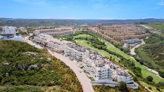 2 bedroom Apartment for sale in Puerto de la Duquesa, Manilva with pool - € 316,000 (Ref: 9992551)