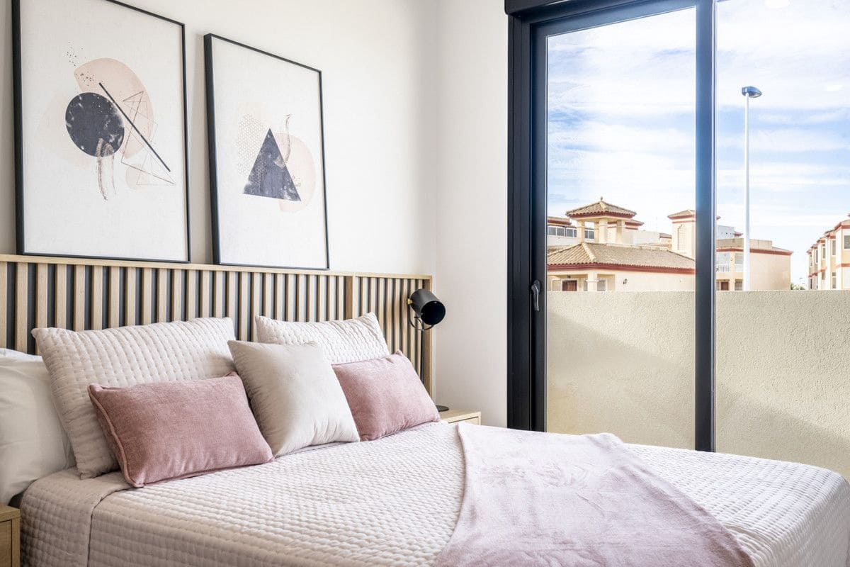 Chalet de 3 habitaciones en Roldan en venta con piscina - 415.950 € (Ref: 9992584)