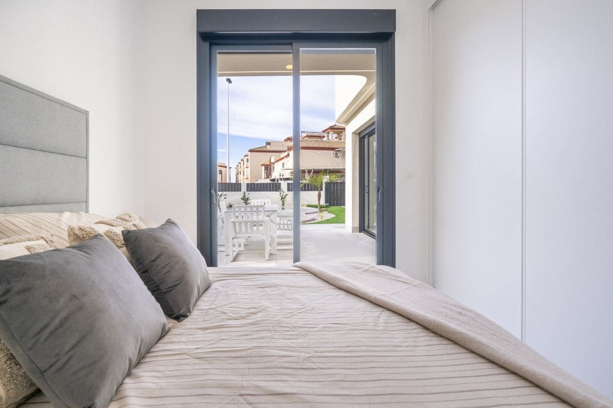 Chalet de 3 habitaciones en Roldan en venta con piscina - 415.950 € (Ref: 9992584)