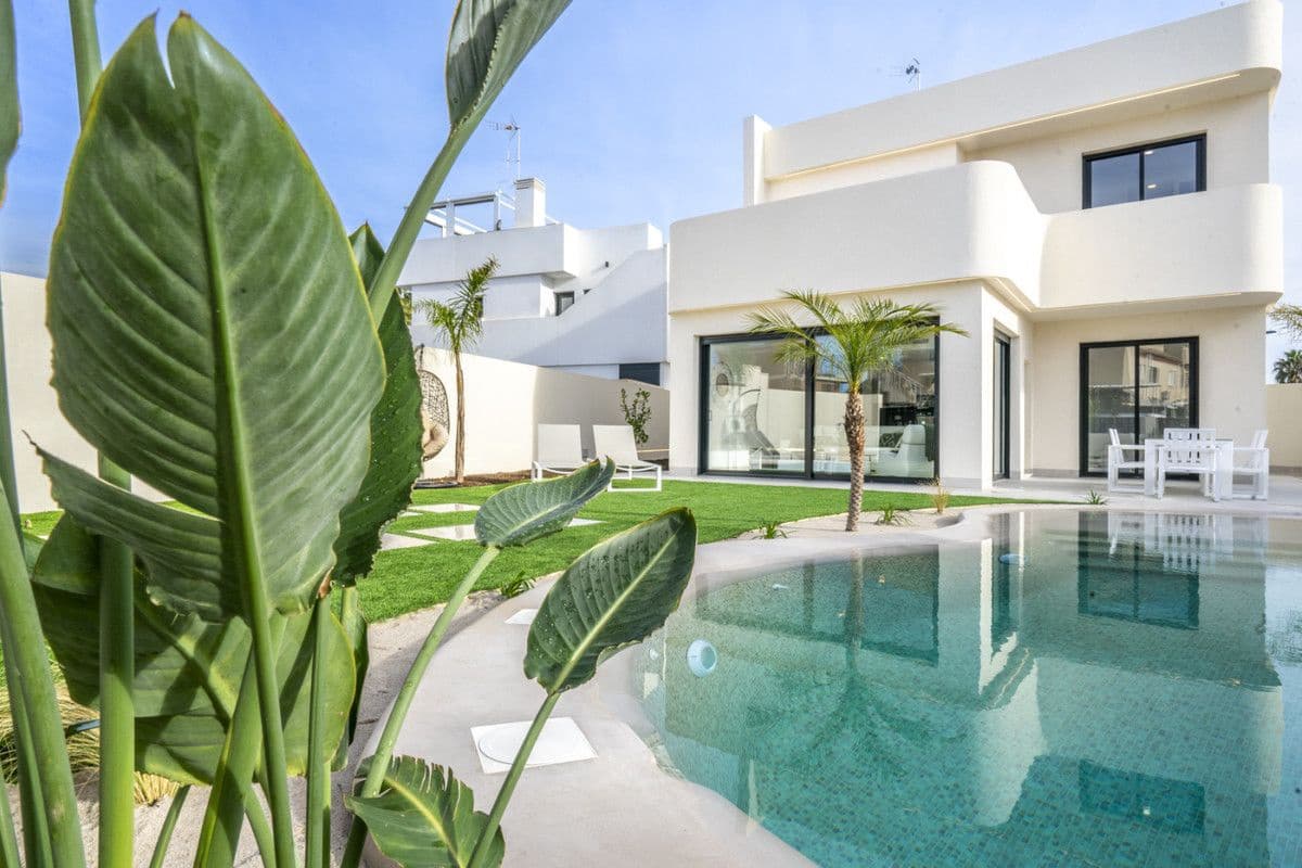 Chalet de 3 habitaciones en Roldan en venta con piscina - 415.950 € (Ref: 9992584)
