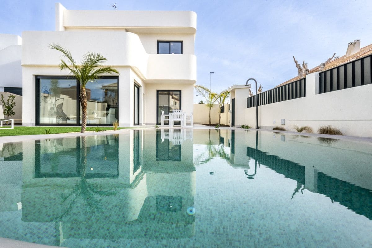 Chalet de 3 habitaciones en Roldan en venta con piscina - 415.950 € (Ref: 9992584)