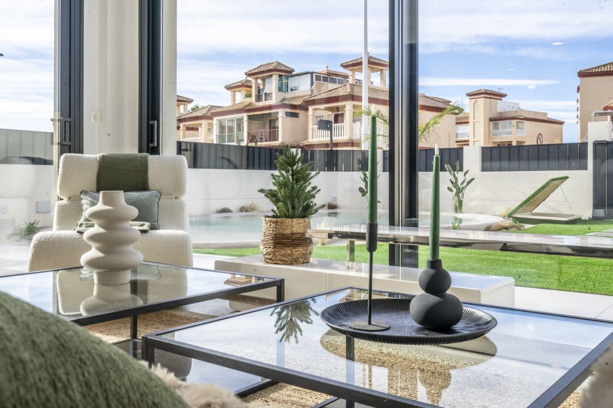 Chalet de 3 habitaciones en Roldan en venta con piscina - 415.950 € (Ref: 9992584)