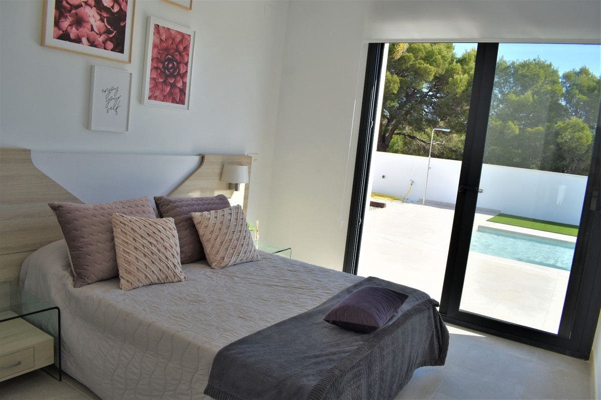 3 soveværelse Villa til salg i La Nucia med swimmingpool - € 600.000 (Ref: 9992596)