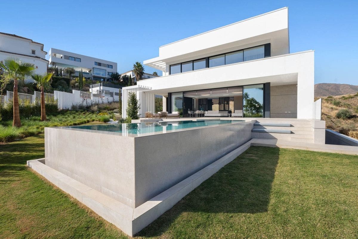 4 soveværelse Villa til salg i Mijas med swimmingpool - € 2.795.000 (Ref: 9992598)