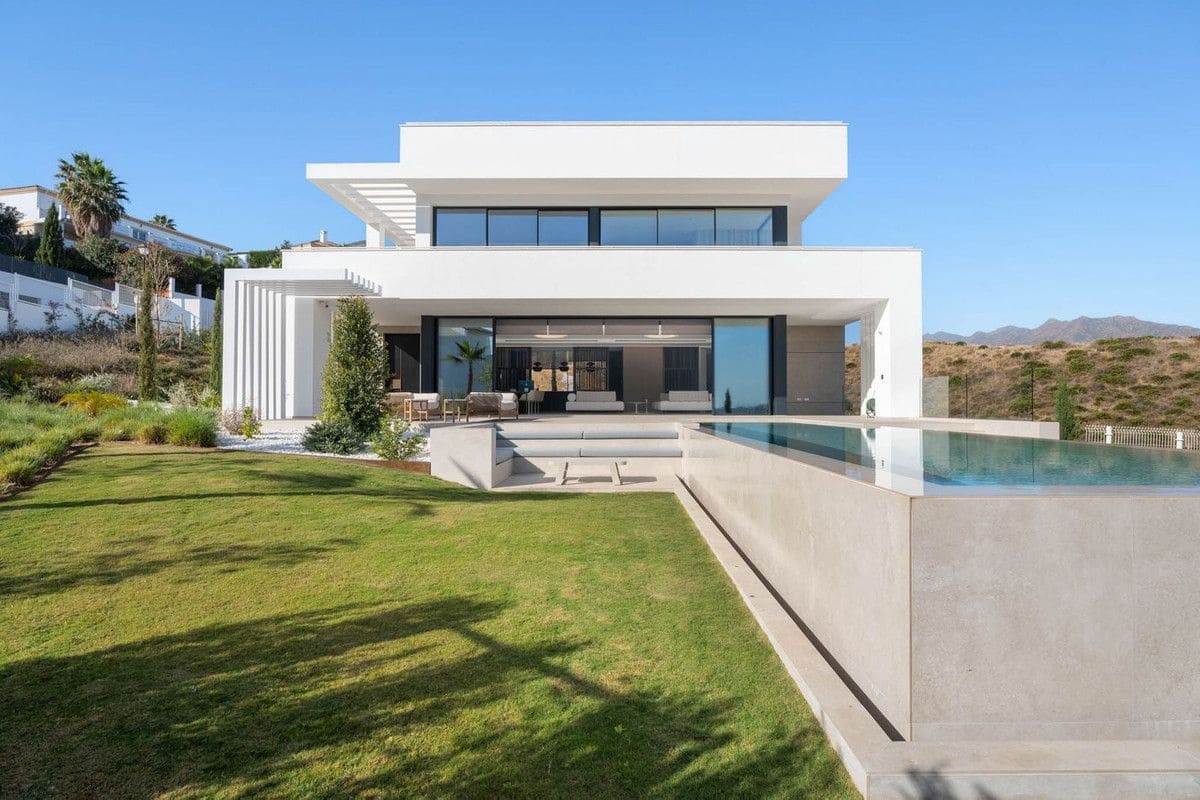 4 soveværelse Villa til salg i Mijas med swimmingpool - € 2.795.000 (Ref: 9992598)