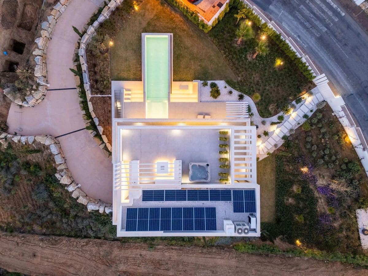 4 soveværelse Villa til salg i Mijas med swimmingpool - € 2.795.000 (Ref: 9992598)