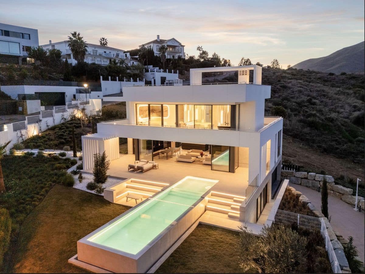 4 soveværelse Villa til salg i Mijas med swimmingpool - € 2.795.000 (Ref: 9992598)