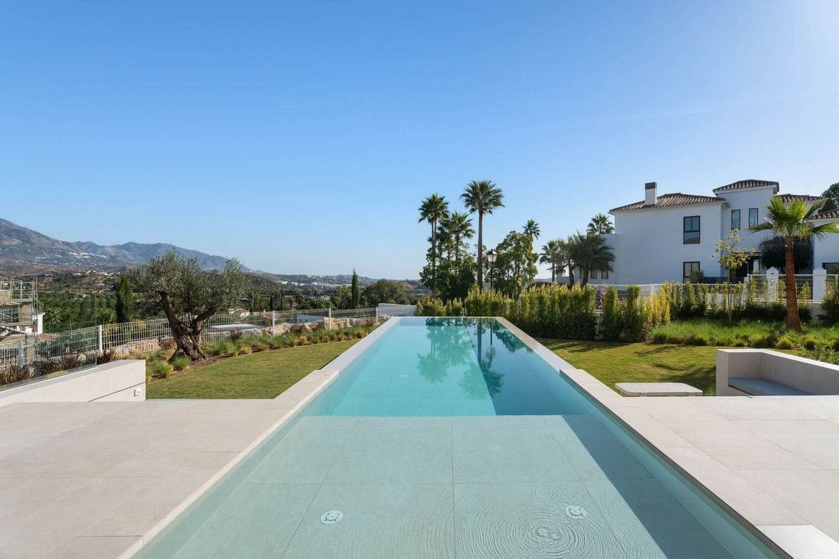 4 soveværelse Villa til salg i Mijas med swimmingpool - € 2.795.000 (Ref: 9992598)