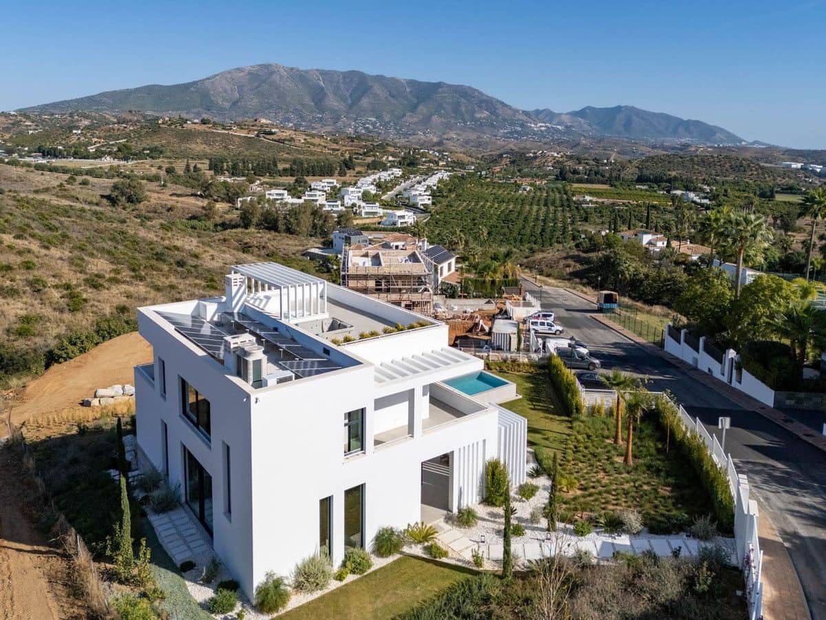 4 soveværelse Villa til salg i Mijas med swimmingpool - € 2.795.000 (Ref: 9992598)