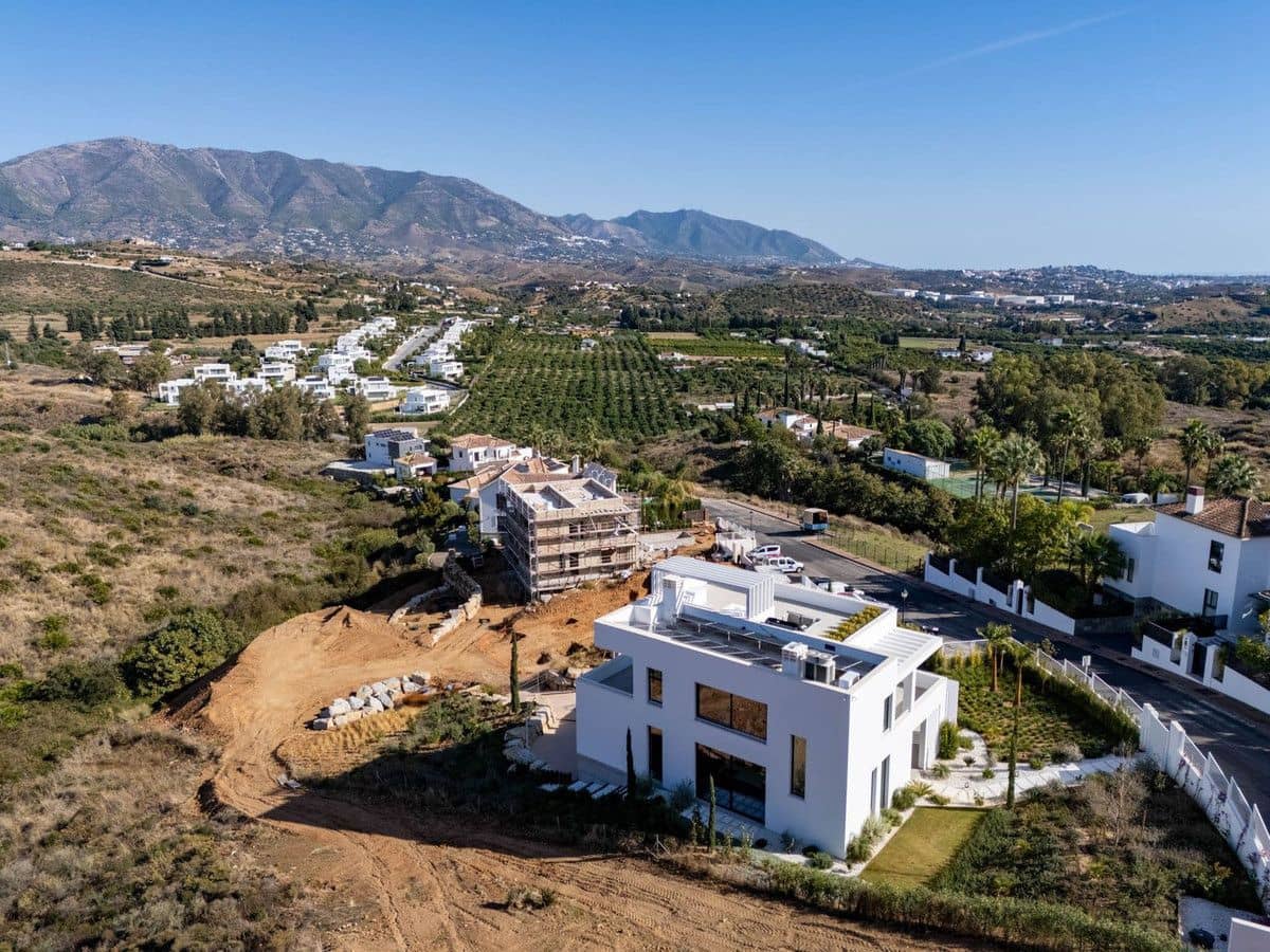 4 soveværelse Villa til salg i Mijas med swimmingpool - € 2.795.000 (Ref: 9992598)
