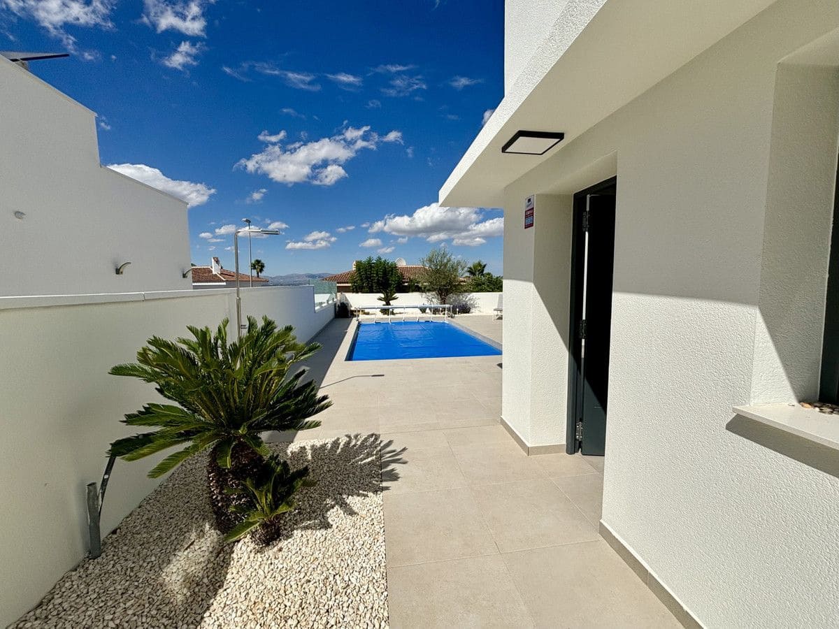 3 soveværelse Villa til salg i Benijofar med swimmingpool - € 589.000 (Ref: 9992621)