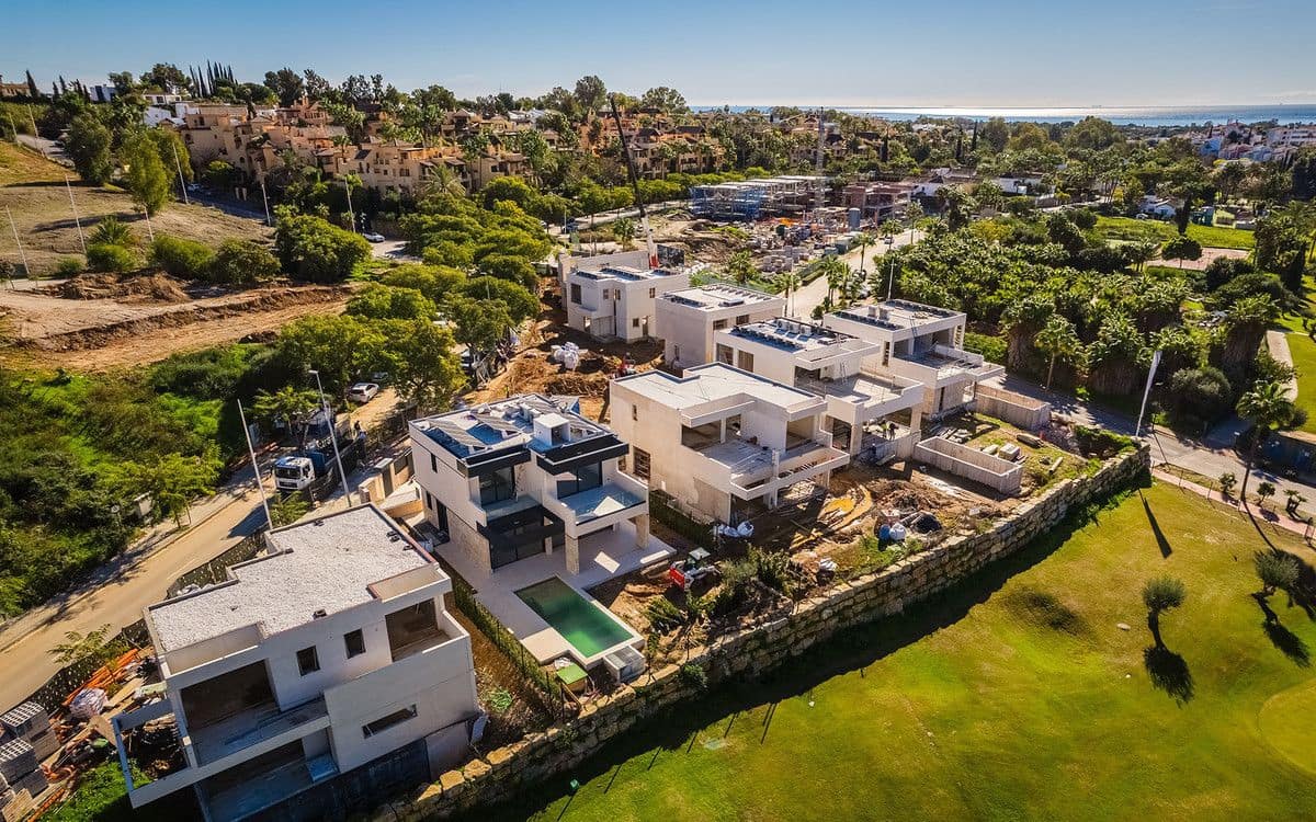 4 bedroom Villa for sale in New Golden Mile with pool - € 1,800,000 (Ref: 9992660)