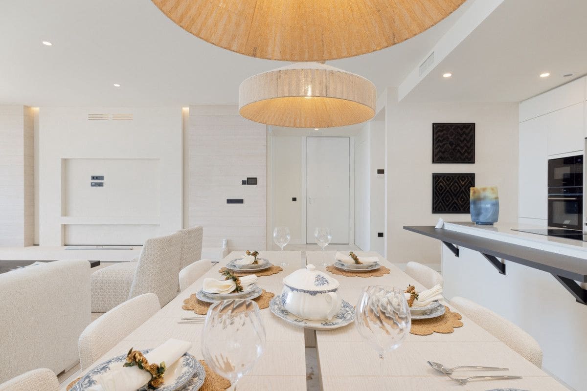 3 camera da letto Appartamento in vendita in New Golden Mile con piscina - 1.372.710 € (Rif: 9992689)