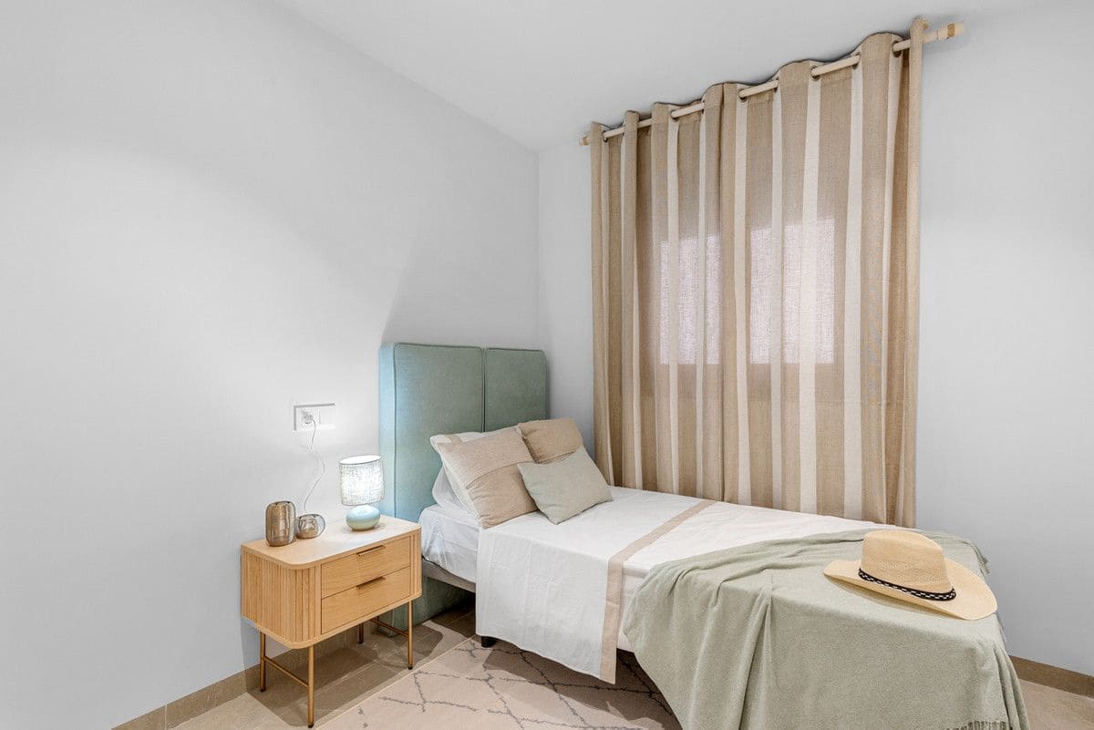 3 bedroom Apartment for sale in Jacarilla with pool - € 158,500 (Ref: 9992741)
