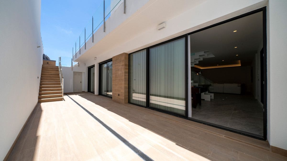 5 soverom Villa til salgs i Finestrat med svømmebasseng - € 1 550 000 (Ref: 9992745)