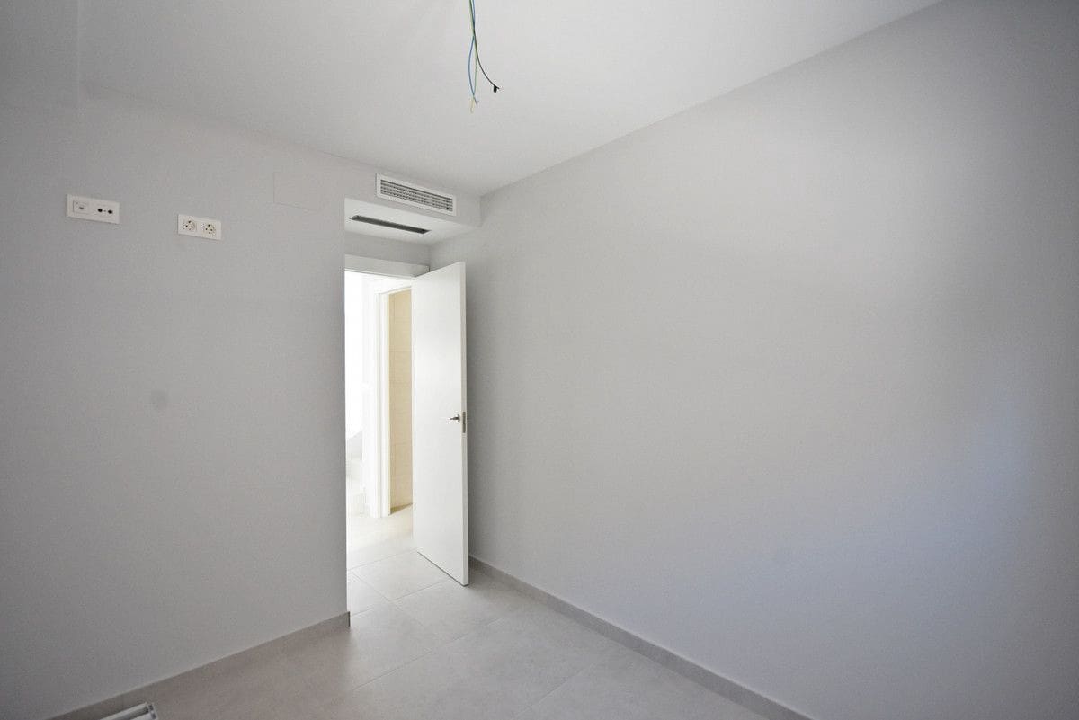 3 bedroom Apartment for sale in Alamillo with pool - € 298,000 (Ref: 9992750)