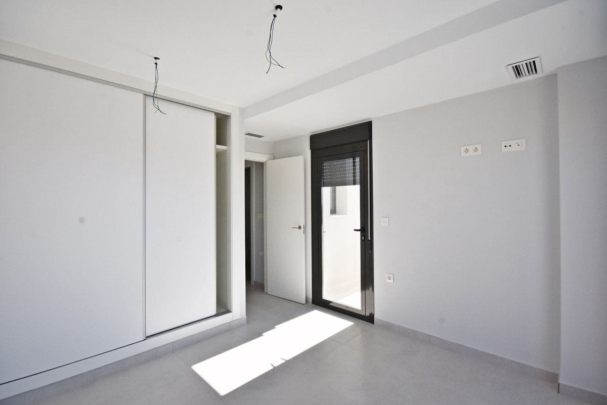 3 bedroom Apartment for sale in Alamillo with pool - € 298,000 (Ref: 9992750)