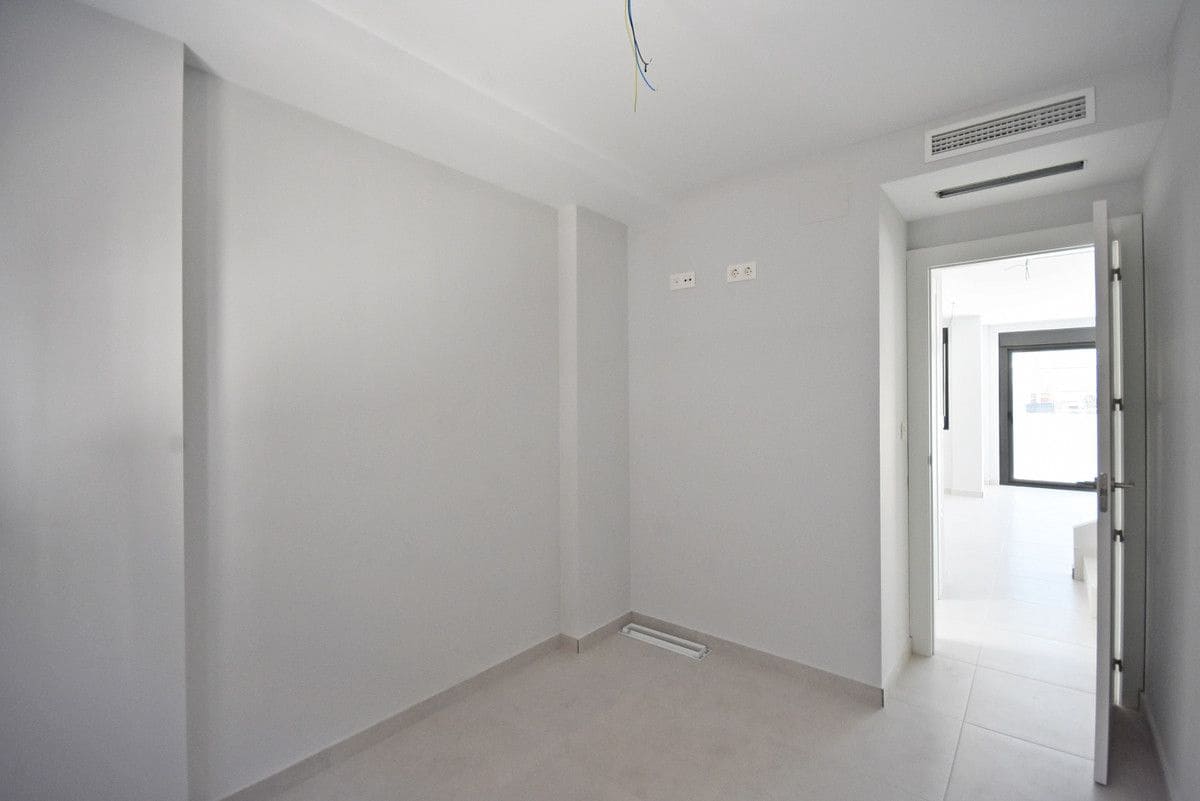 3 bedroom Apartment for sale in Alamillo with pool - € 298,000 (Ref: 9992750)