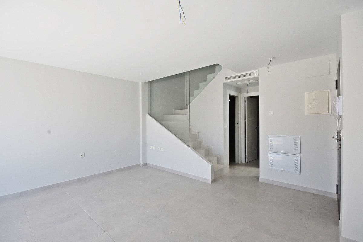 3 bedroom Apartment for sale in Alamillo with pool - € 298,000 (Ref: 9992750)