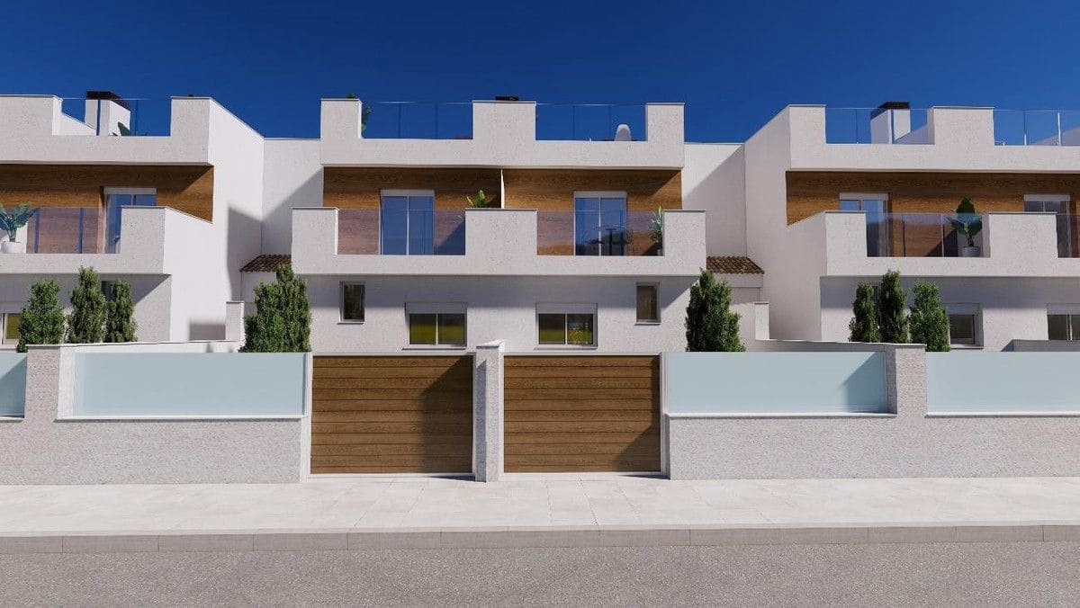 3 bedroom Villa for sale in Los Alcazares with pool - € 382,000 (Ref: 9992753)